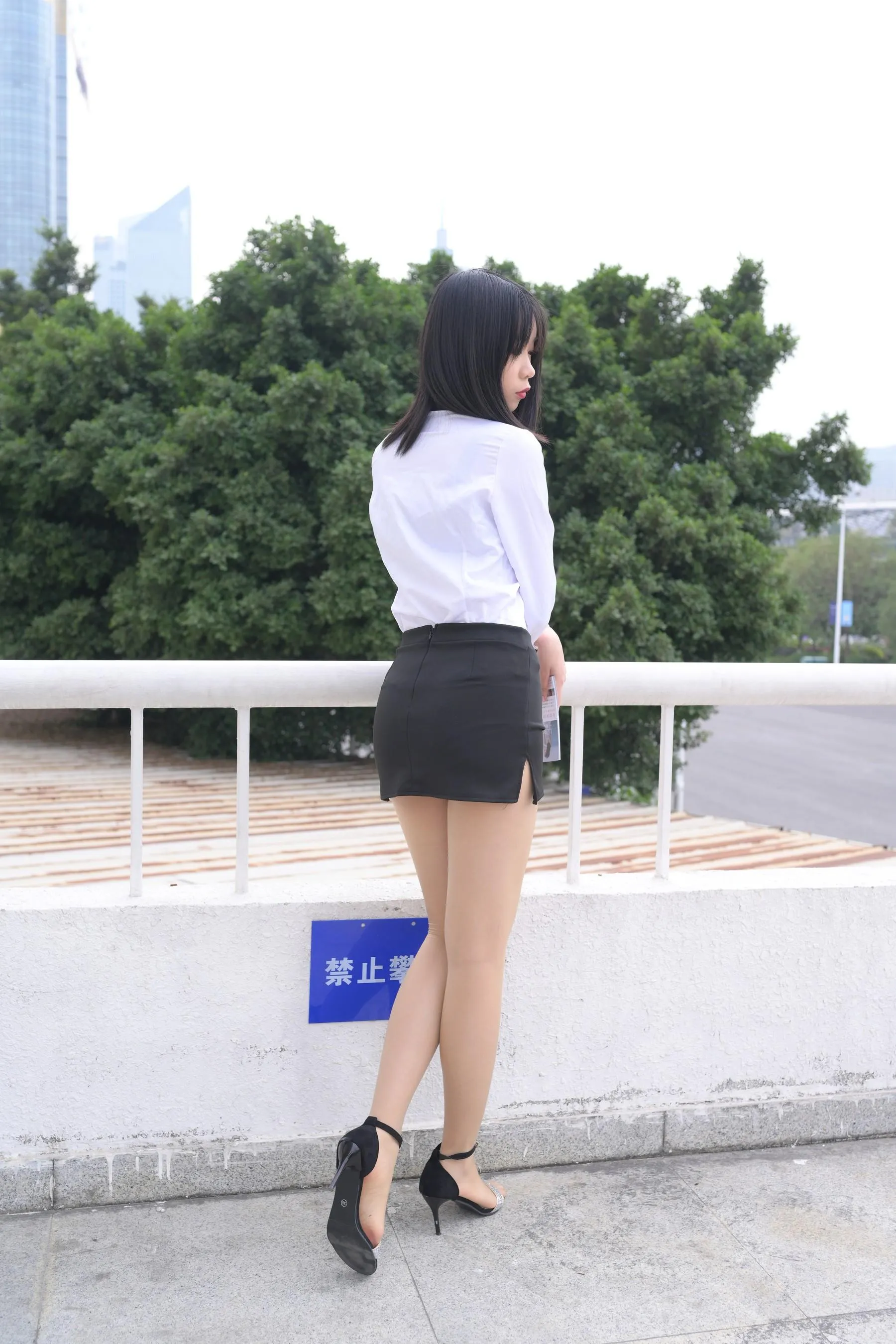 [魔镜街拍] NO.084 程生街拍-商城推销美女长腿肉丝制服 [456P]插图6